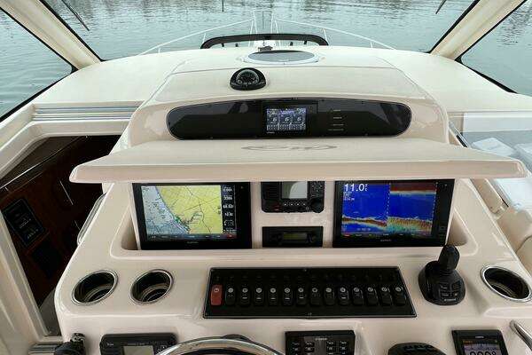 Grady-White 370 Express Yacht For Sale