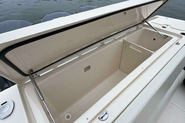 Grady-White 370 Express Yacht For Sale