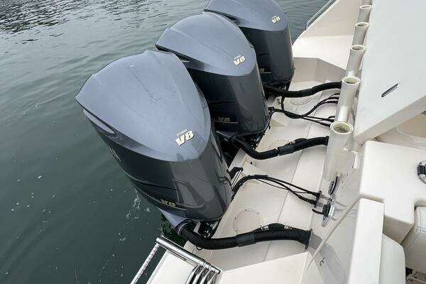 Grady-White 370 Express Yacht For Sale