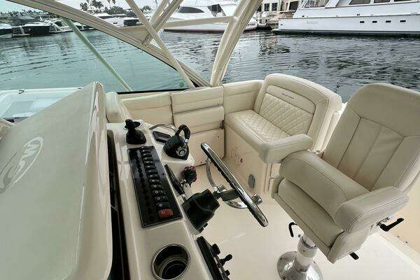 Grady-White 370 Express Yacht For Sale