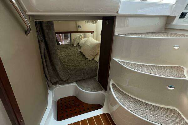 Grady-White 370 Express Yacht For Sale