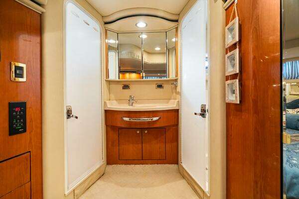 Sea Ray 540 Cockpit Motor Yacht Yacht For Sale