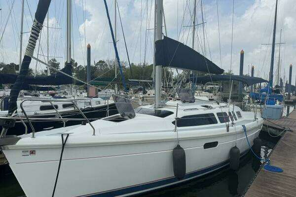 Photo of the 1995 Hunter 336 "Gingerly"