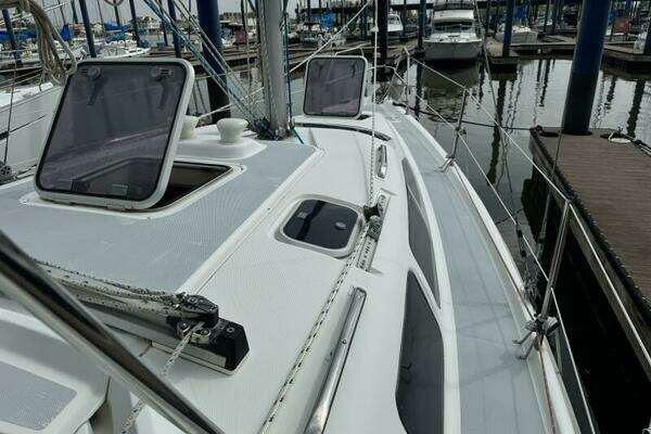 Photo of the 1995 Hunter 336 "Gingerly"