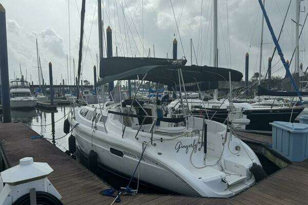 Photo of the 1995 Hunter 336 "Gingerly"