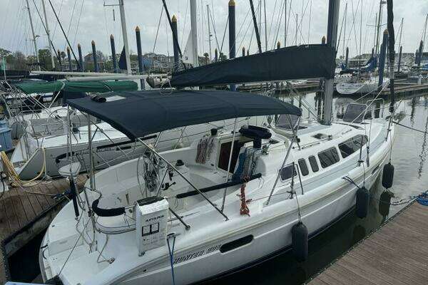 Photo of the 1995 Hunter 336 "Gingerly"