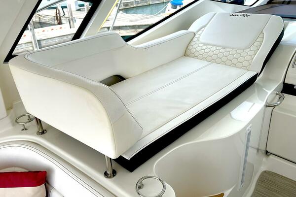 35ft Sea Ray Yacht For Sale