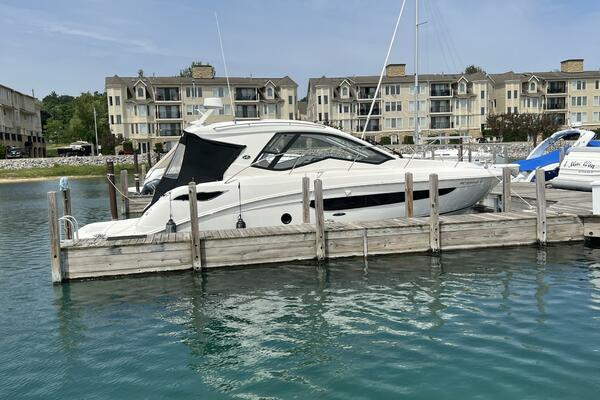35ft Sea Ray Yacht For Sale