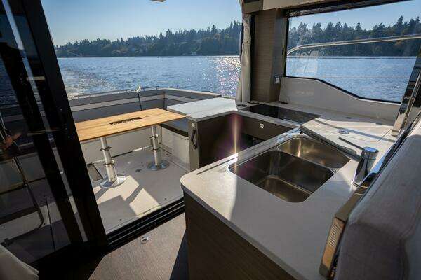 Jeanneau NC 1295 Fly Yacht For Sale