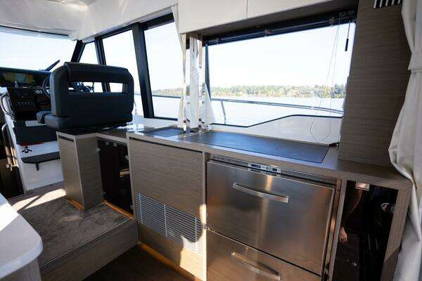 Jeanneau NC 1295 Fly Yacht For Sale