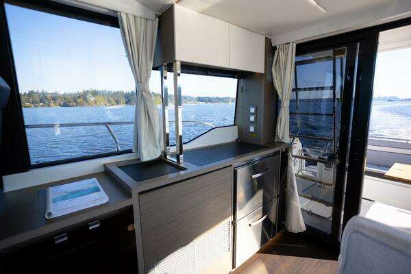 Jeanneau NC 1295 Fly Yacht For Sale