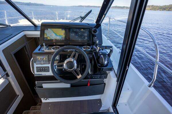 Jeanneau NC 1295 Fly Yacht For Sale