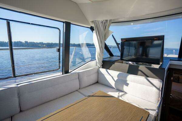 Jeanneau NC 1295 Fly Yacht For Sale