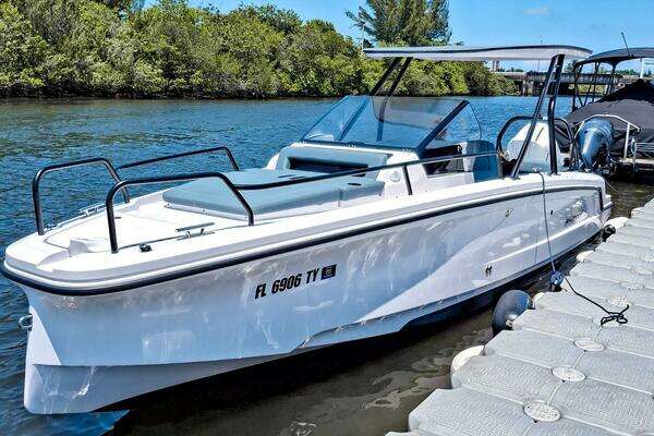 25-ft-Axopar-2024-25 Cross Top- Fort Lauderdale Florida United States  yacht for sale