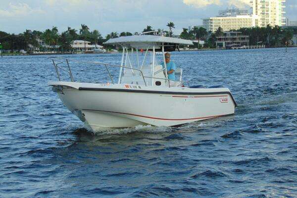 Photo of the 2001 Boston Whaler 26 Outrage