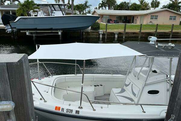 Photo of the 2001 Boston Whaler 26 Outrage