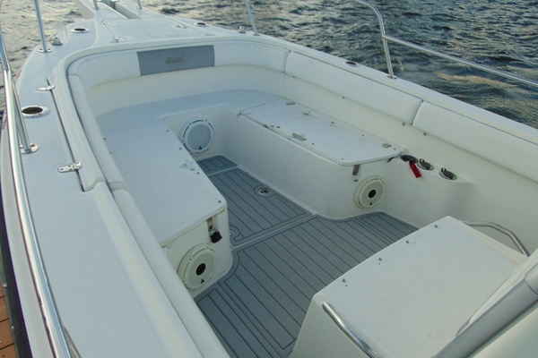 Photo of the 2001 Boston Whaler 26 Outrage