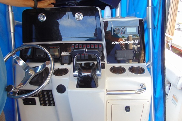 Photo of the 2001 Boston Whaler 26 Outrage