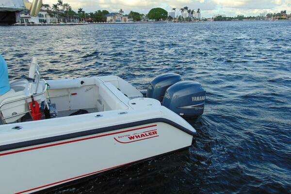 Photo of the 2001 Boston Whaler 26 Outrage