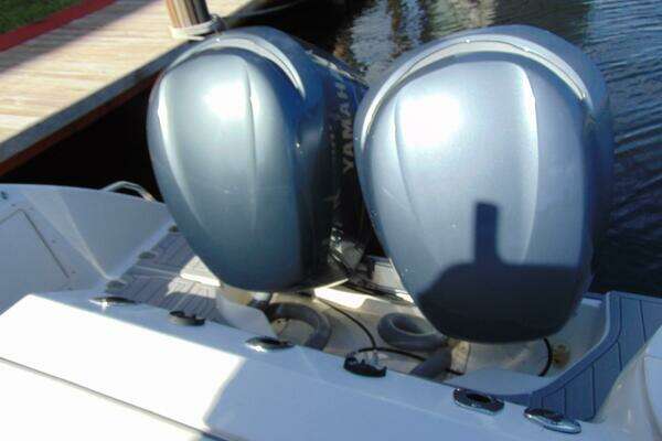Photo of the 2001 Boston Whaler 26 Outrage