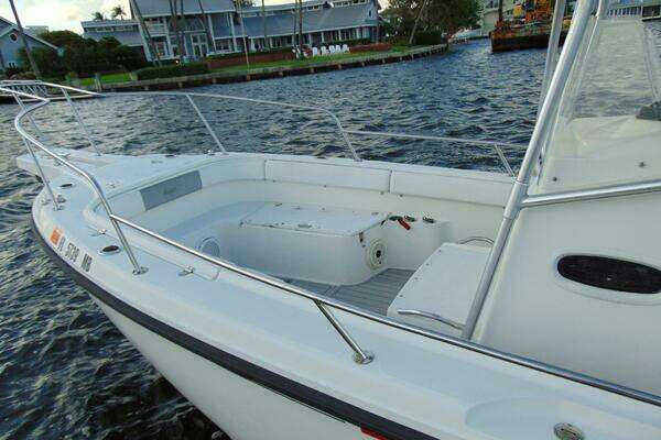 Photo of the 2001 Boston Whaler 26 Outrage