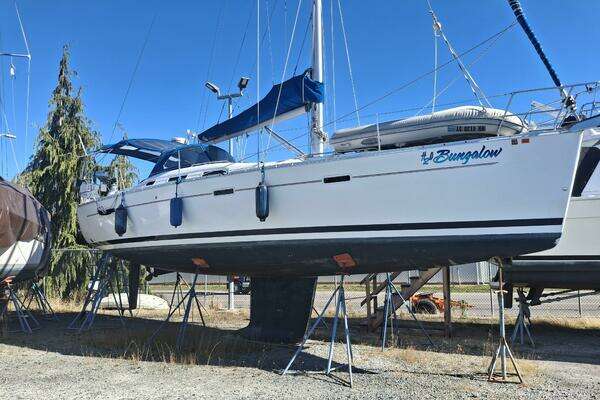 Photo of the 2006 Beneteau 393/403 "H2O Bungalow"