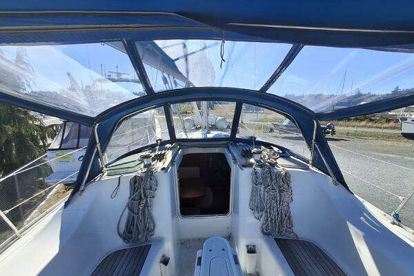 Photo of the 2006 Beneteau 393/403 "H2O Bungalow"