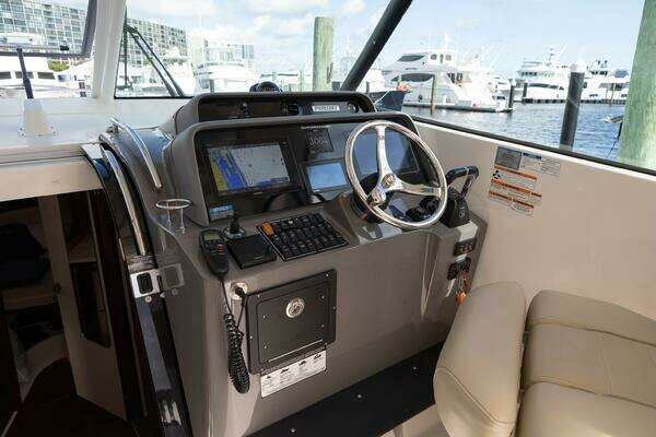 Pursuit OS 385 Yacht For Sale