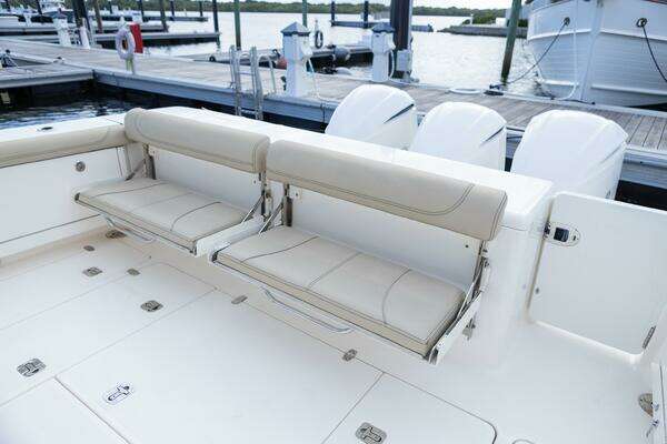 Pursuit OS 385 Yacht For Sale