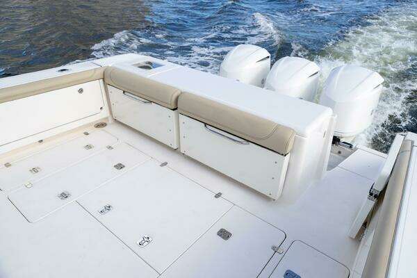 Pursuit OS 385 Yacht For Sale