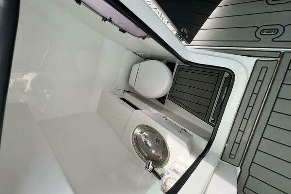 Blackfin 272 DC Yacht For Sale