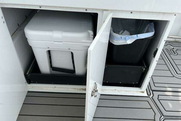 Blackfin 272 DC Yacht For Sale