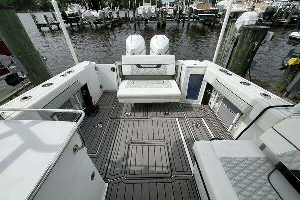 Blackfin 272 DC Yacht For Sale