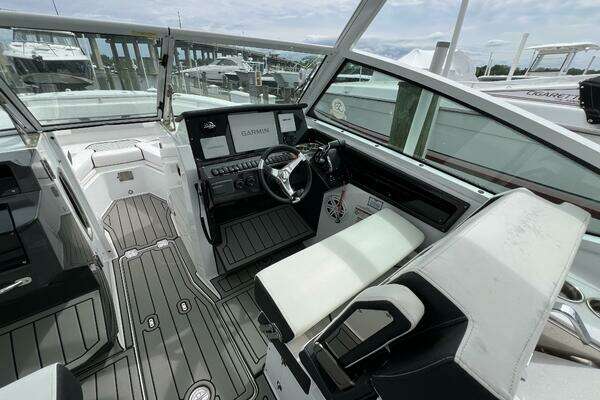 Blackfin 272 DC Yacht For Sale