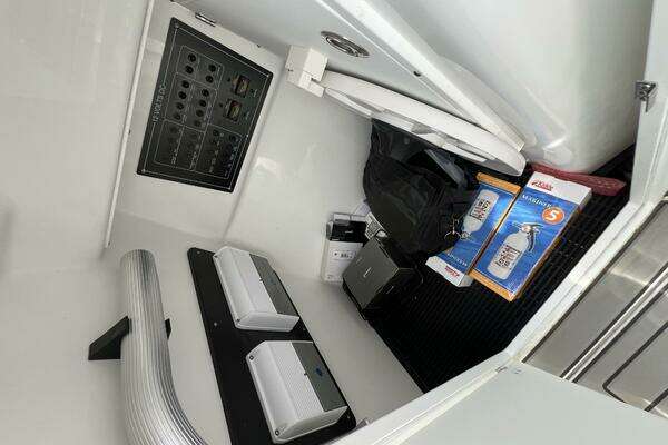 Blackfin 272 DC Yacht For Sale