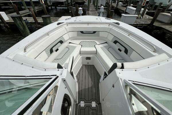 Blackfin 272 DC Yacht For Sale