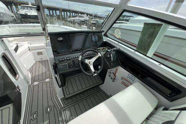 Blackfin 272 DC Yacht For Sale