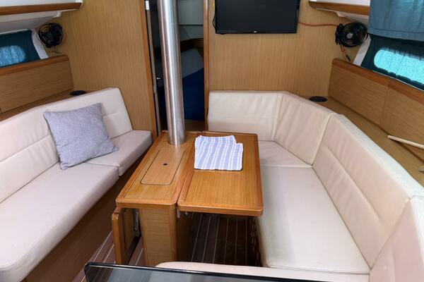 Ponyo 36ft Jeanneau Yacht For Sale