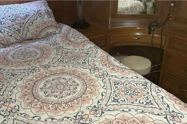 Photo of the 1988 Ocean Alexander 42 Aft Cabin