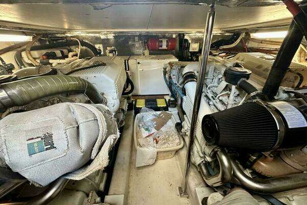 Riviera 42 Fly Yacht For Sale