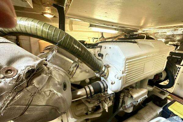 Riviera 42 Fly Yacht For Sale