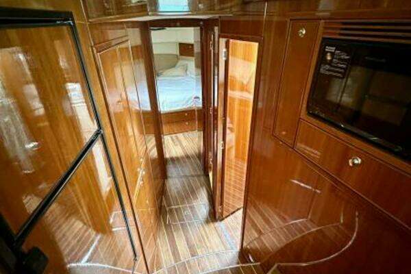 Riviera 42 Fly Yacht For Sale