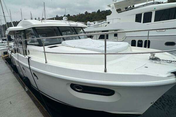 Beneteau Swift Trawler 41 Sedan Yacht For Sale