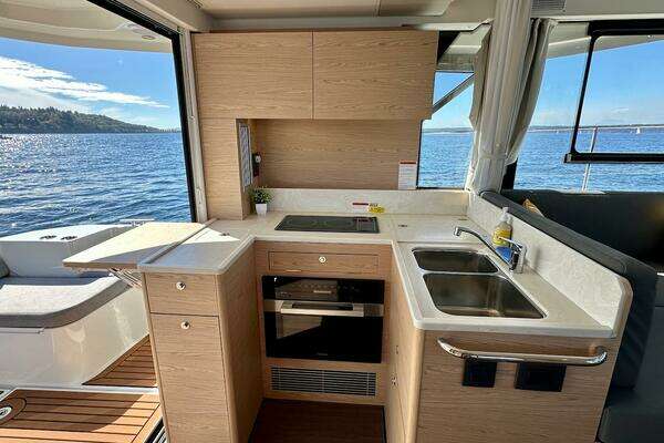 Beneteau Swift Trawler 41 Sedan Yacht For Sale