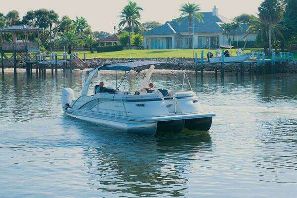 Bennington QSBAX2 Swingback Yacht For Sale