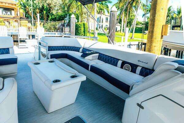 Bennington QSBAX2 Swingback Yacht For Sale