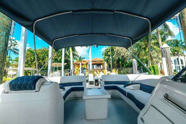 Bennington QSBAX2 Swingback Yacht For Sale