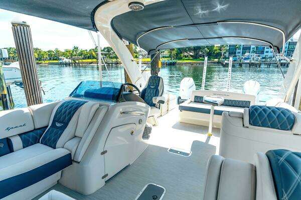 Bennington QSBAX2 Swingback Yacht For Sale