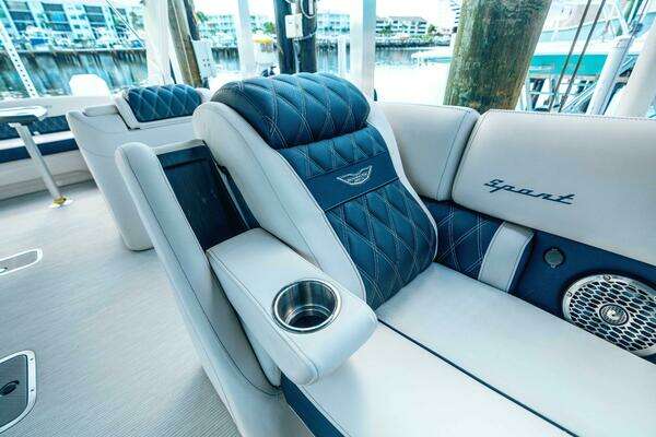 Bennington QSBAX2 Swingback Yacht For Sale