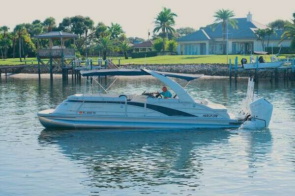 30-ft-Bennington-2024-QSBAX2 Swingback-HOLD ON Palm Beach Gardens Florida United States  yacht for sale